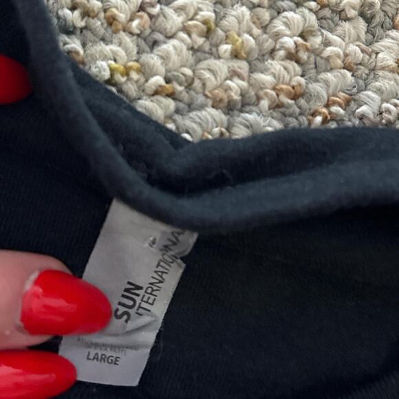 Vintage y2k ‘Maui’ bedazzled hibiscus flower rhinestone black baby tee - Picture 5 of 5